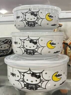 Hello Kitty Halloween ceramic covered bowl